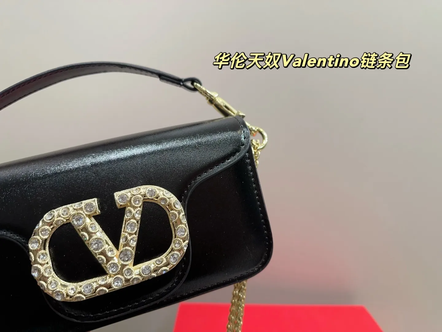 Large P320 comes with box⚠️Size 27.12 Small P310 comes with box⚠️Size 20.11 Valentino chain bag