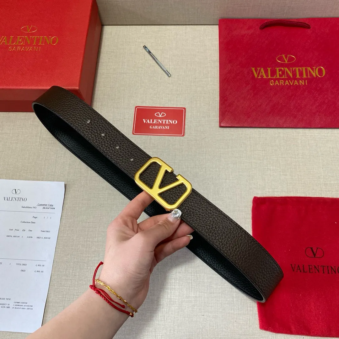 ✈️🇮🇹Brand: Valentino Valevtlo P150 ✈️🇮🇹Grade: 🚢Original private goods. Customized first-layer cowhide, sold at counters🈶️, comparable to genuine products! Exquisite oil edges, computer stitching, soft hand feel. No modifications in real photos. The upper body effect is super good, and the length can be cut. Comes with a full set of packaging at the counter. The first choice for gifting. Free eye injection ✈️🇮🇹Button: Guangzhou original hardware ✈️🇮🇹Length: 100-125cm 3.8cm specifications ✈️🇮🇹Color: black