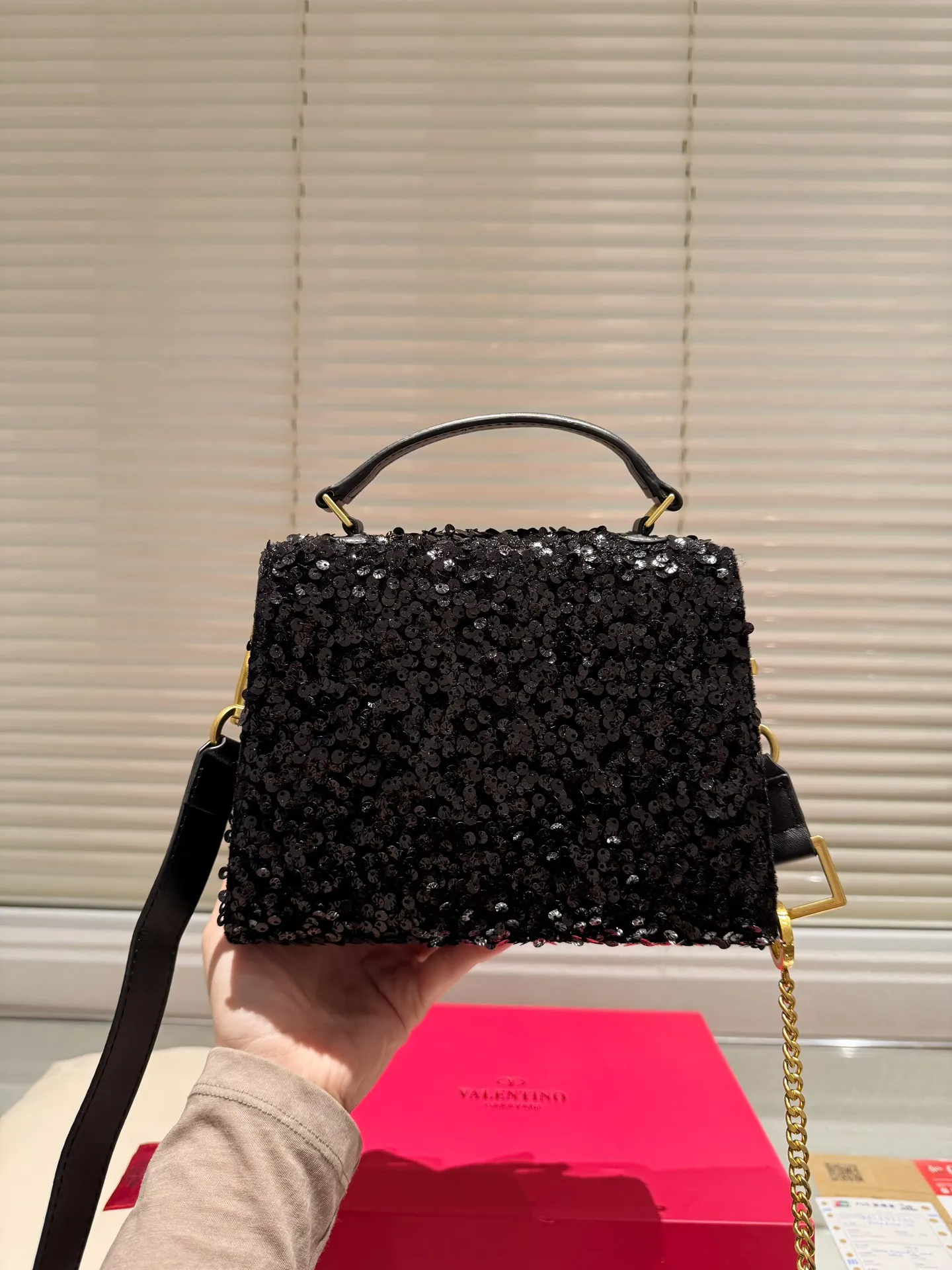 P350 Size 21 diamond bag Valentino Loco chain bag The texture is so beautiful that the upper body is really too textured. Don’t be too attractive when shopping in daily life