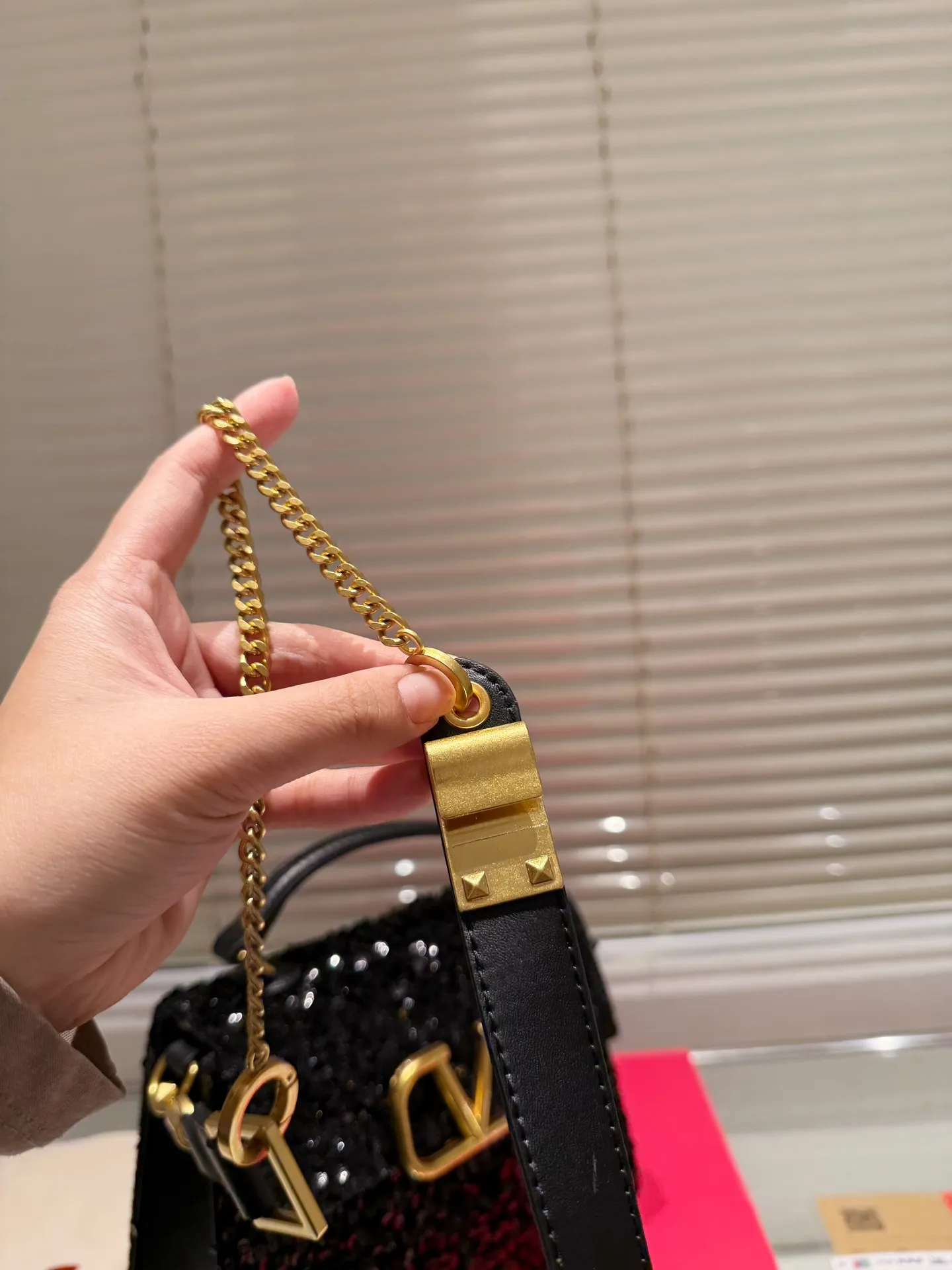 P350 Size 21 diamond bag Valentino Loco chain bag The texture is so beautiful that the upper body is really too textured. Don’t be too attractive when shopping in daily life