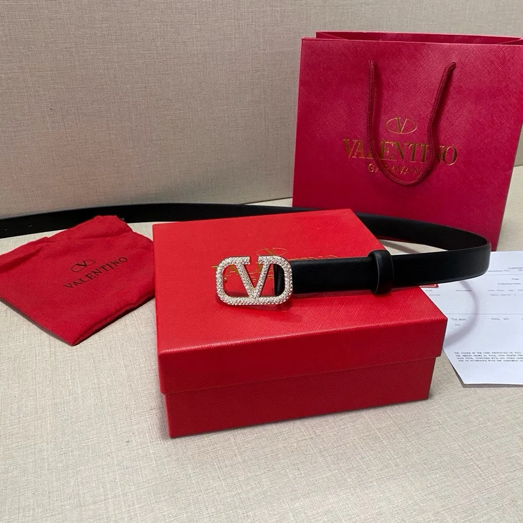 P160 Valentino classic letter series, size 2.5cm, hardware adopts classic logo cowhide first-layer fabric! A non-contrasting belt!