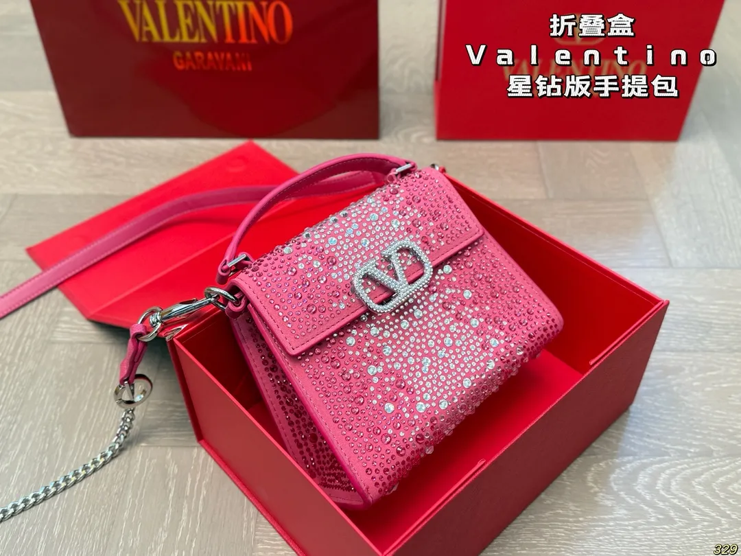 8️⃣Color ¥340 folding box Valentino Star Diamond Edition handbag Simple bag silhouette unlocks fashionable charm Can be salty or sweet Make you the most beautiful girl on the street Very versatile yyds Size: 18 14