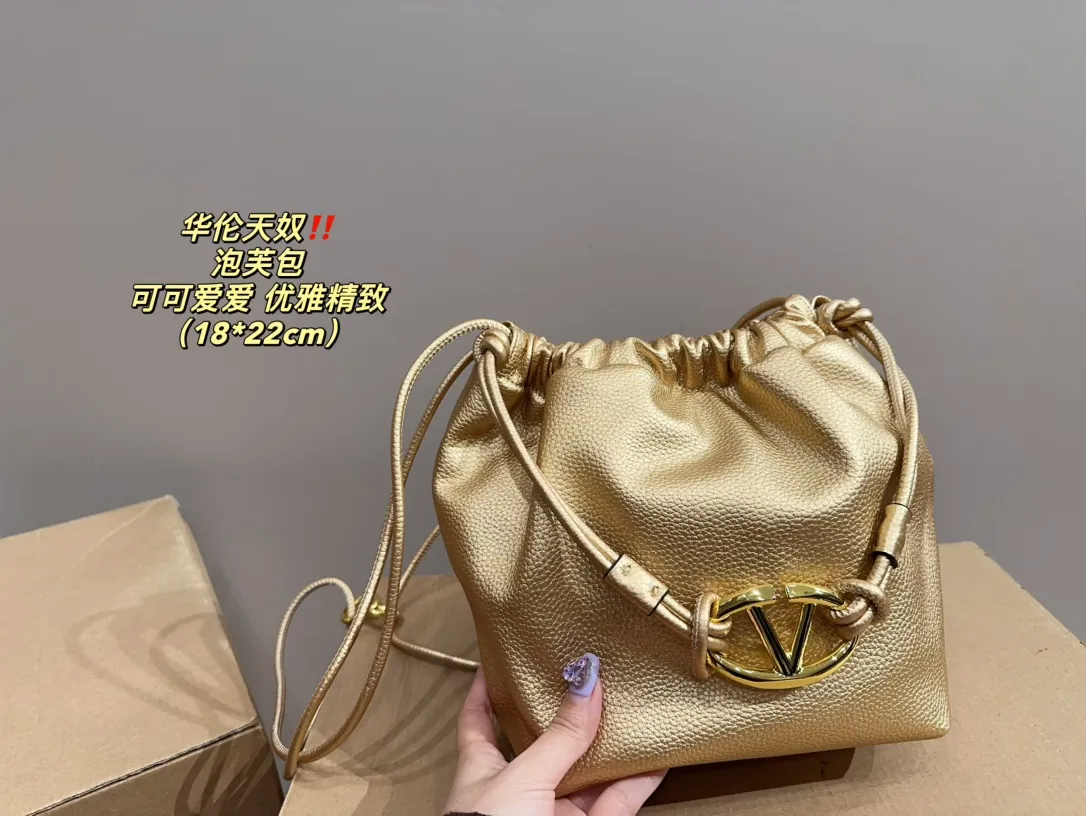 P270 comes with folding box ⚠️Size 18.22 Valentino puff bag cute, small and exquisite, elegant and exquisite, a must-have for fairies