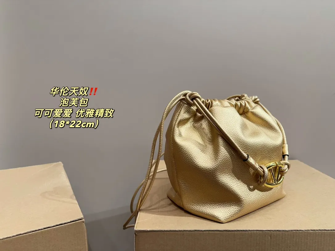 P270 comes with folding box ⚠️Size 18.22 Valentino puff bag cute, small and exquisite, elegant and exquisite, a must-have for fairies