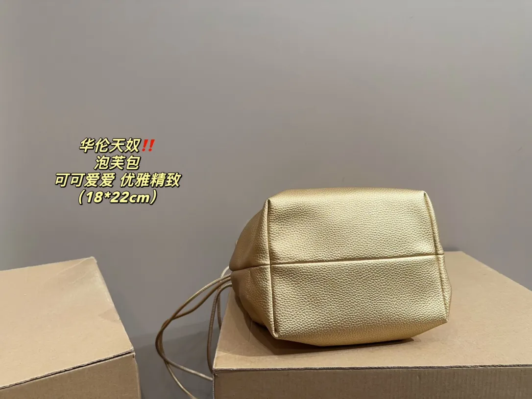 P270 comes with folding box ⚠️Size 18.22 Valentino puff bag cute, small and exquisite, elegant and exquisite, a must-have for fairies