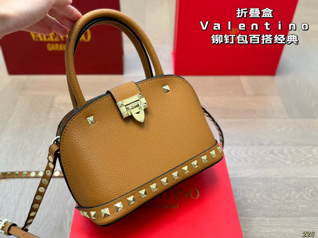 4️⃣Color ¥360 folding box Valentino rivet bag, versatile classic, exquisite one, really super invincible and cute, full of fairy spirit, a must-have for girls every day, size 21 16