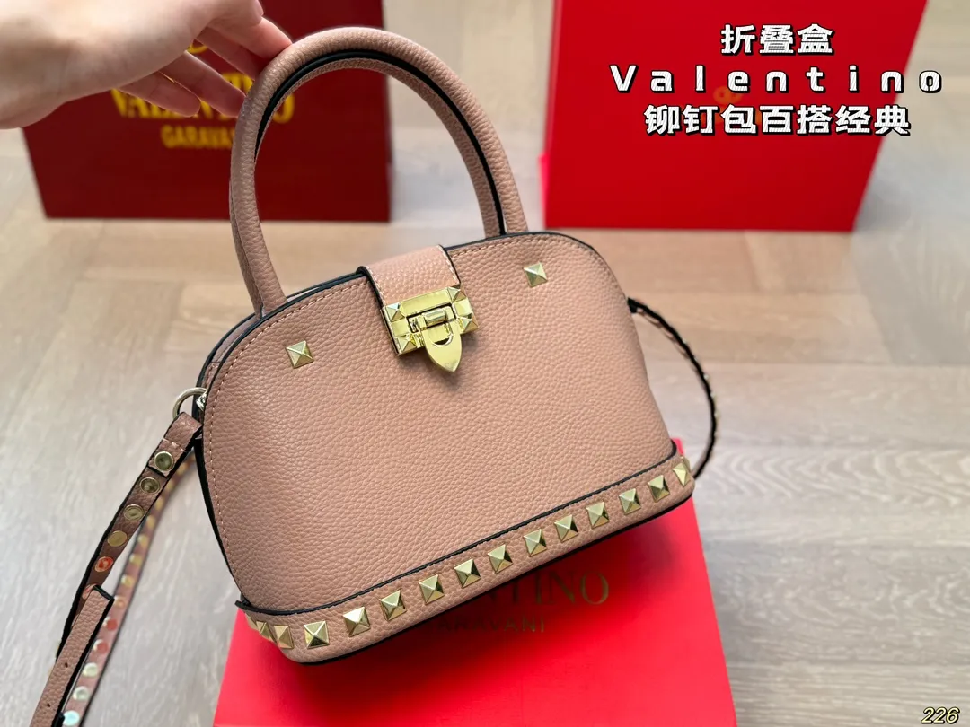 4️⃣Color ¥360 folding box Valentino rivet bag, versatile classic, exquisite one, really super invincible and cute, full of fairy spirit, a must-have for girls every day, size 21 16
