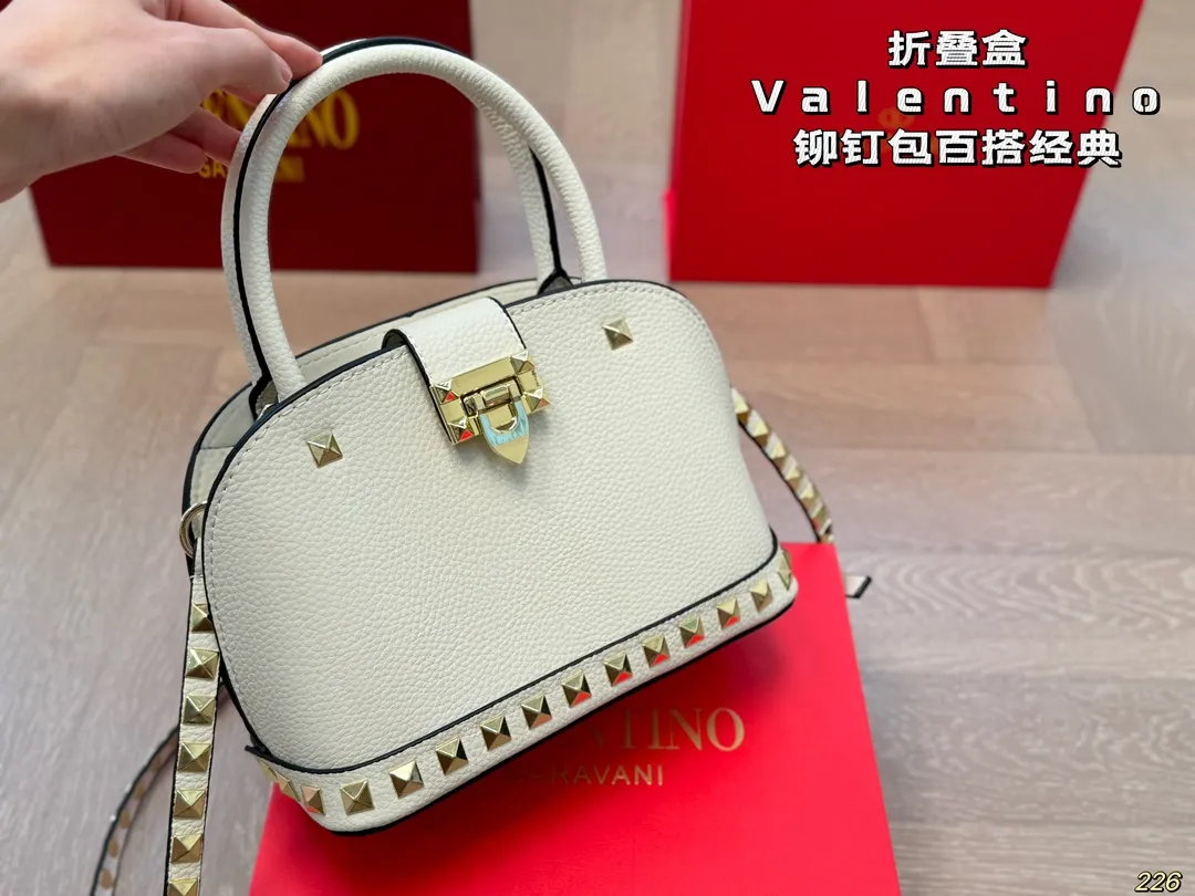 4️⃣Color ¥360 folding box Valentino rivet bag, versatile classic, exquisite one, really super invincible and cute, full of fairy spirit, a must-have for girls every day, size 21 16