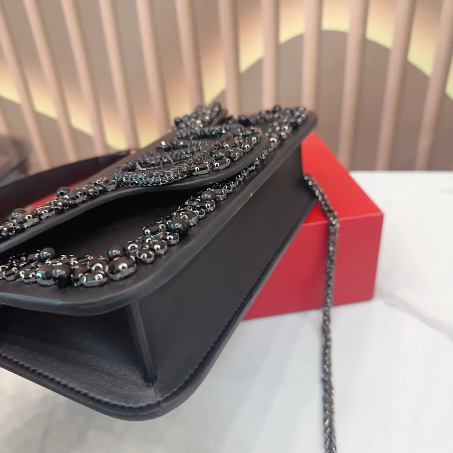 p520 Folding Box Valentino Shoulder Bag It’s fashionable and easy to match. It doesn’t look old-fashioned and is easy to match. Moreover, the beauty and temperament bonus is so high~ I love this calmness and elegance. Size: 25.14 yo