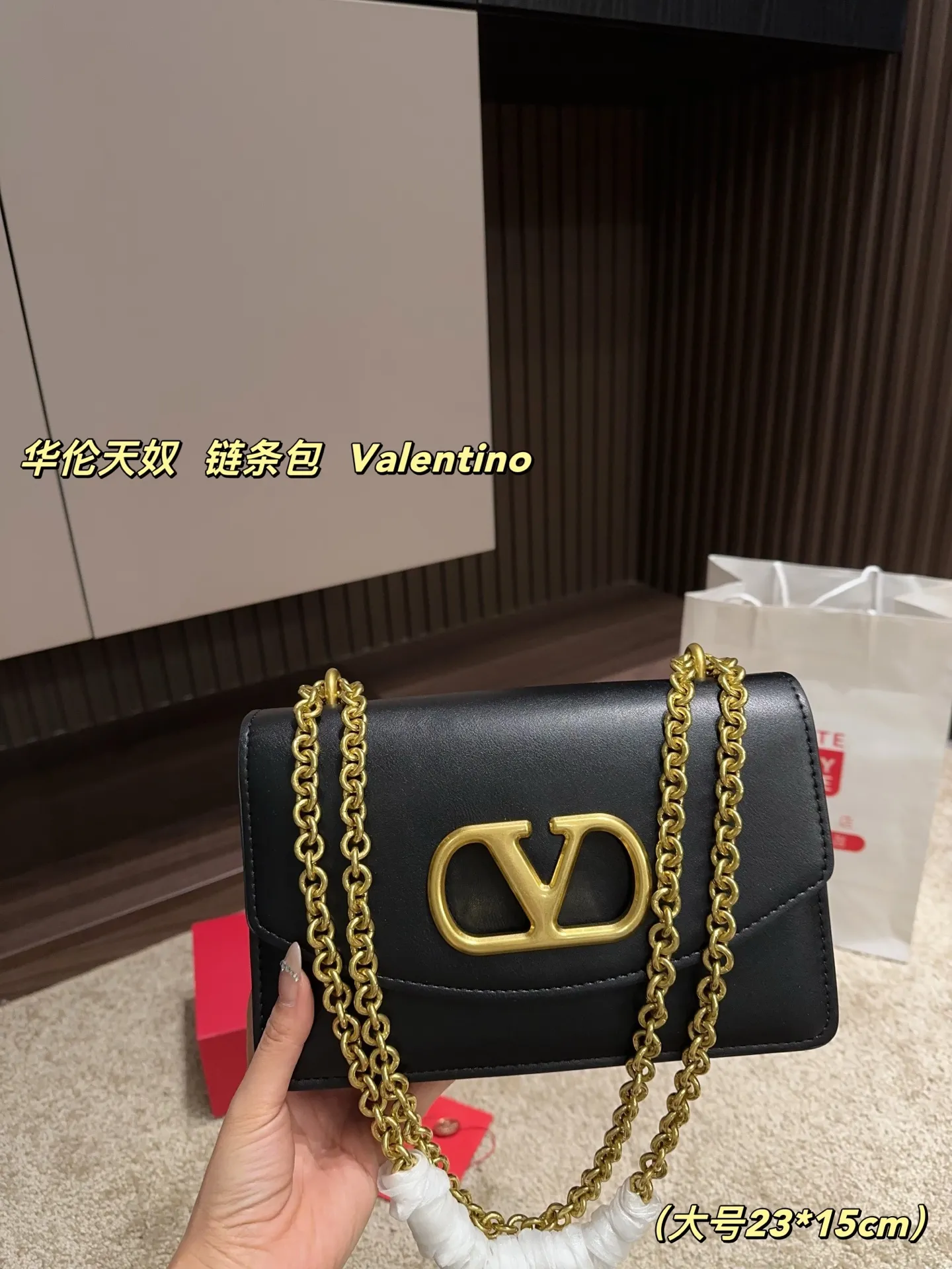 Large P330⚠️Size 23.15 Small P320 with folding box⚠️Size 19.12 Valentino chain bag Valentino is low-key and textured, has a unique artistic flavor, has good looks, and is a must-have in Jimei