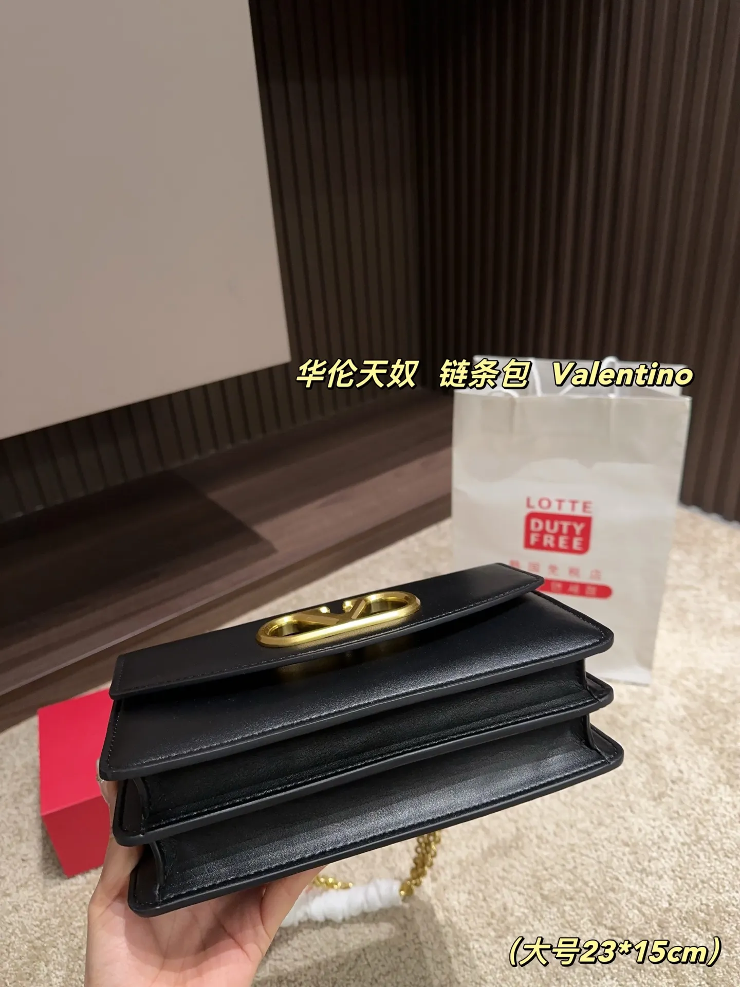 Large P330⚠️Size 23.15 Small P320 with folding box⚠️Size 19.12 Valentino chain bag Valentino is low-key and textured, has a unique artistic flavor, has good looks, and is a must-have in Jimei