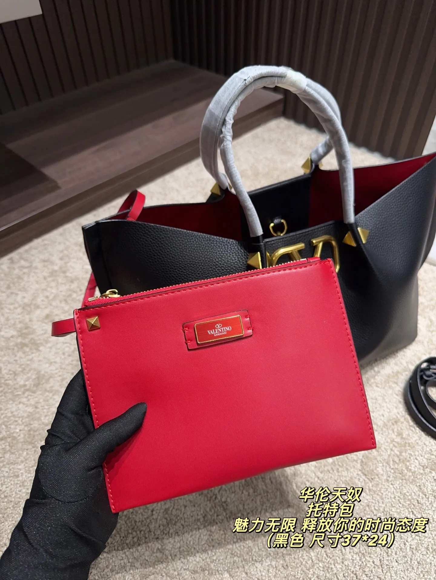 P360 Unboxed⚠️Size 37*24 Valentino Tote bag has unlimited charm and unleashes your fashion attitude. It has a unique appearance and many cute colors to choose from. It is a fashion item not to be missed. It is different from the softness of canvas bags. It gives a free and easy feeling when carried on the body. It is super textured and is loved by fashionistas.