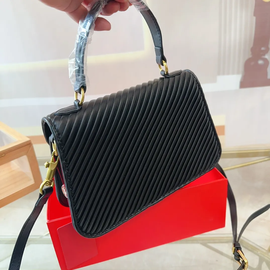 p320 (gift box packaging) Valentino Logo shoulder bag, full of luxury, a classic among classics, can be easily matched with any combination, size 26*11cm. le