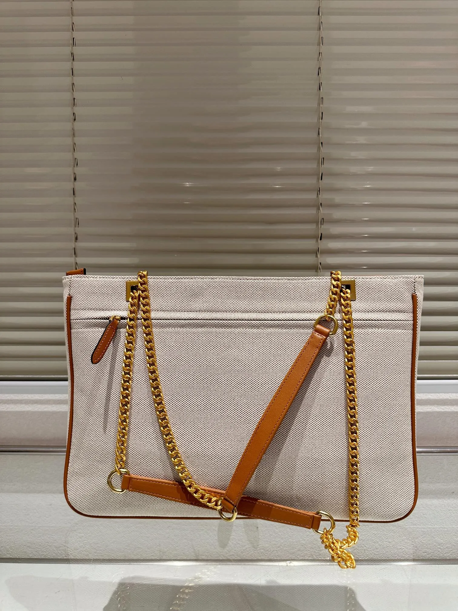P380 Valentino VALENTINO Women's Tote Bag Valentino Letter Bag Letter bag from Valentino. The new season has just arrived. Size 37.26