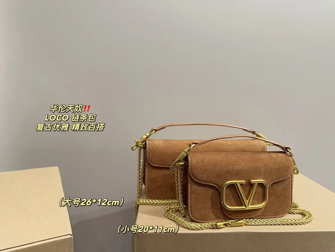 Large P350 with folding box⚠️Size 26.12 Small P330 with folding box⚠️Size 20.11 Valentino suede LOCO chain bag Retro and elegant, full of high-end feel, moderate size, touching capacity, easy to carry in casual and formal wear