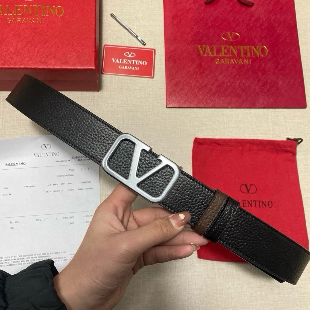 ✈️🇮🇹Brand: Valentino Valevtlo imitation copper buckle P160 ✈️🇮🇹Grade: 🚢Original private goods. Imported first-layer cowhide coffee sole, sold at counters🈶️, comparable to the genuine product! Exquisite oil edges, computer stitching, soft hand feel. No modifications in real photos. The upper body effect is super good, and the length can be cut. Comes with a full set of packaging at the counter. The first choice for gifting. Free eye needle ✈️🇮🇹Button head: imitation copper buckle hardware ✈️🇮🇹Length: 100-125cm 3.8cm specifications ✈️🇮🇹Color: black