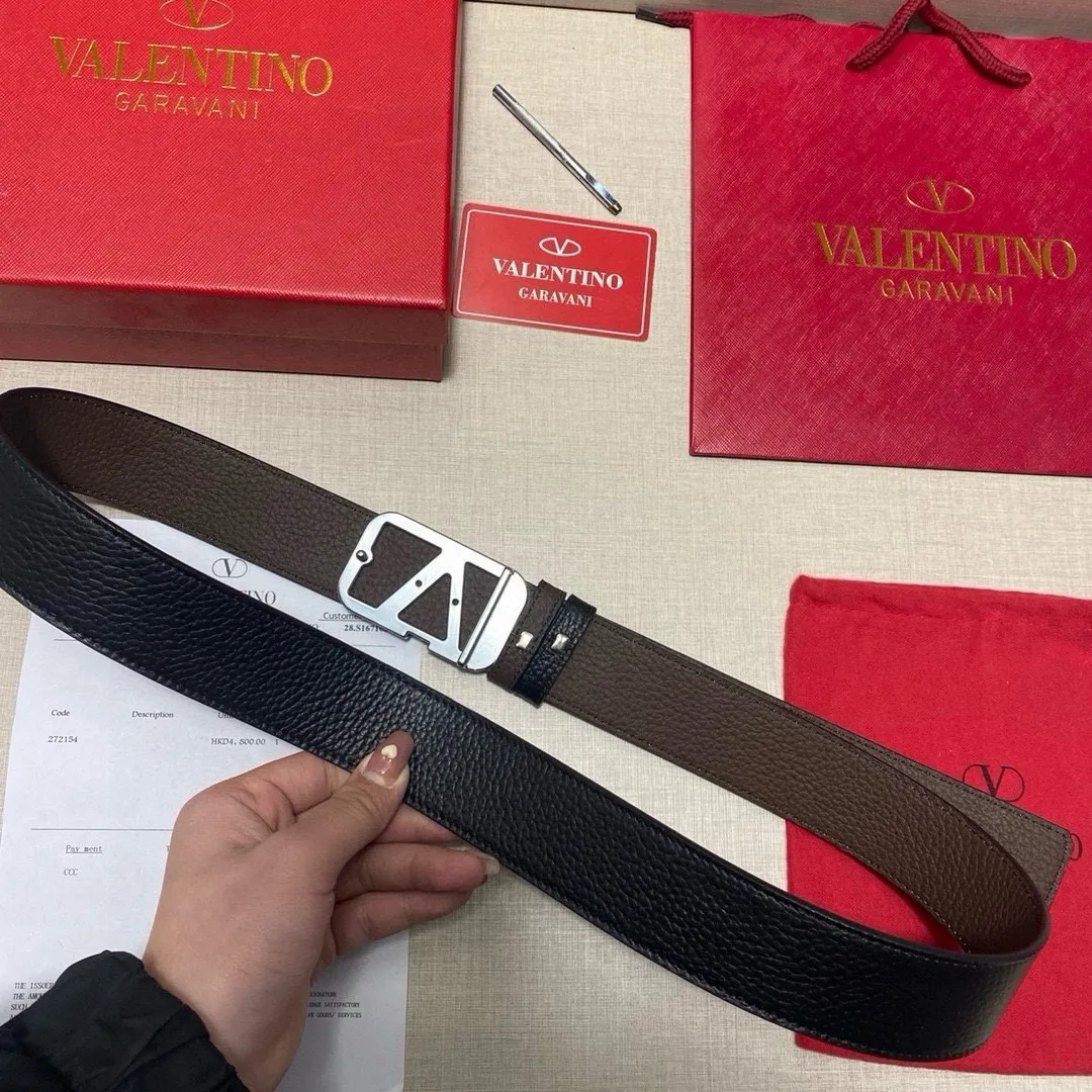 ✈️🇮🇹Brand: Valentino Valevtlo imitation copper buckle P160 ✈️🇮🇹Grade: 🚢Original private goods. Imported first-layer cowhide coffee sole, sold at counters🈶️, comparable to the genuine product! Exquisite oil edges, computer stitching, soft hand feel. No modifications in real photos. The upper body effect is super good, and the length can be cut. Comes with a full set of packaging at the counter. The first choice for gifting. Free eye needle ✈️🇮🇹Button head: imitation copper buckle hardware ✈️🇮🇹Length: 100-125cm 3.8cm specifications ✈️🇮🇹Color: black