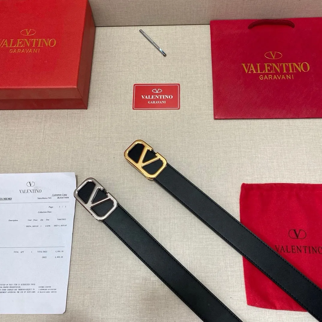 ✈️🇮🇹Brand: Valentino Valevtlo P280 ✈️🇮🇹Grade: 🚢Original private goods. First-layer cowhide black bottom, sold at counters🈶️, comparable to the original product! Exquisite oil edges, computer stitching, soft hand feel. No modifications in real photos. The upper body effect is super good, and the length can be cut. Comes with a full set of packaging at the counter. The first choice for gifting. Free eye needle ✈️🇮🇹Button head: steel buckle hardware ✈️🇮🇹Length: 100-125cm 3.8cm specifications ✈️🇮🇹Color: black
