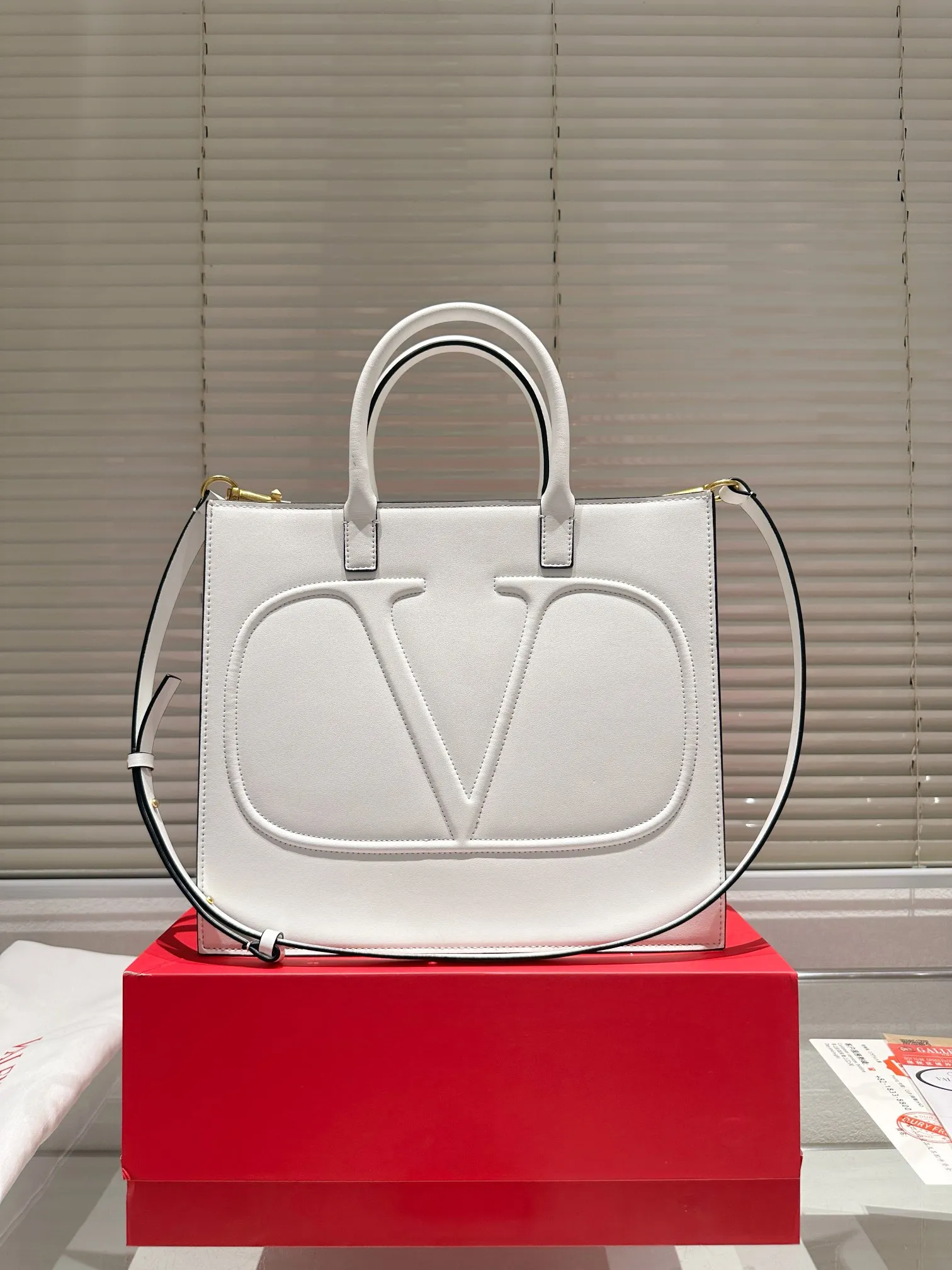 P380 with gift box 🎁 VALENTINO Women’s Tote Bag Valentino Letter Bag Letter bag from Valentino. The new season has just arrived. Size 31.27
