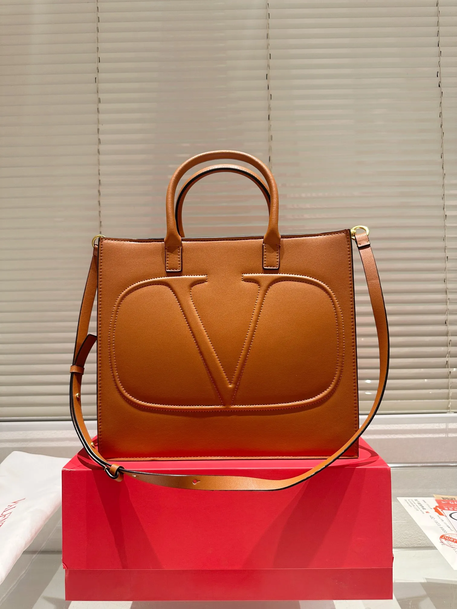 P380 with gift box 🎁 VALENTINO Women’s Tote Bag Valentino Letter Bag Letter bag from Valentino. The new season has just arrived. Size 31.27