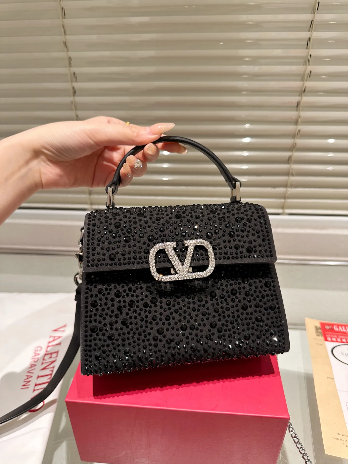 P390 Size 21 diamond bag Valentino Loco chain bag The texture is so beautiful that the upper body is really classy. Don’t be too attractive when shopping in daily life