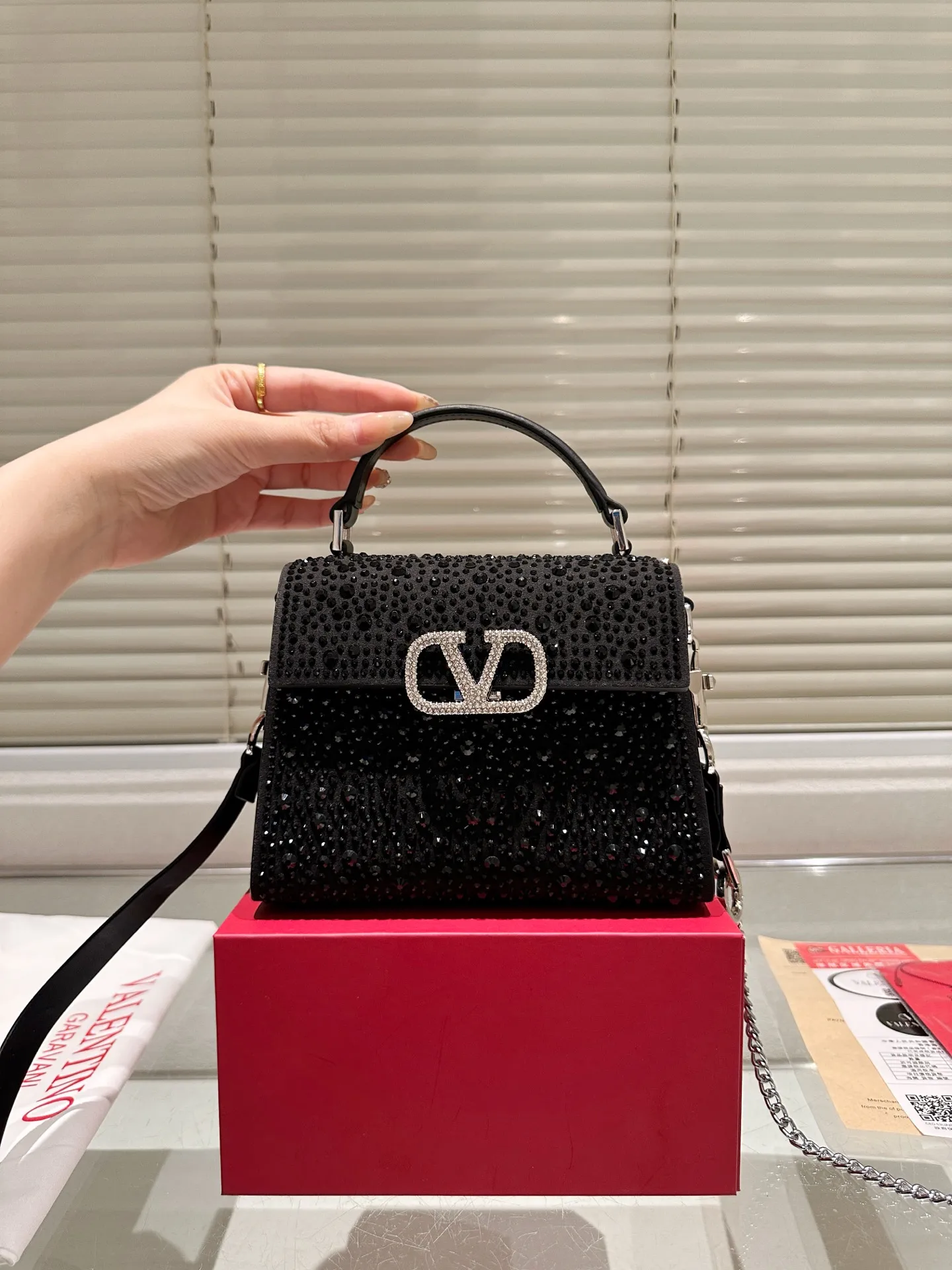 P390 Size 21 diamond bag Valentino Loco chain bag The texture is so beautiful that the upper body is really classy. Don’t be too attractive when shopping in daily life