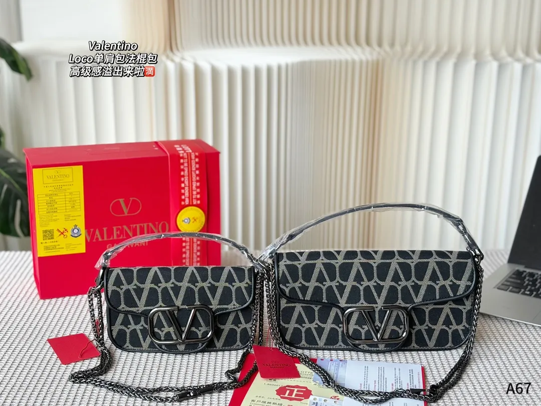 💰310💰290 Packed in a folding gift box 🌟Valentino Loco shoulder bag baguette bag, the sense of luxury is overflowing. This appearance is very versatile. No matter how you carry it, there is no pressure. Which girl can refuse such a beautiful bag? 🫣 Size: large 27-8-13, small 20-6-11
