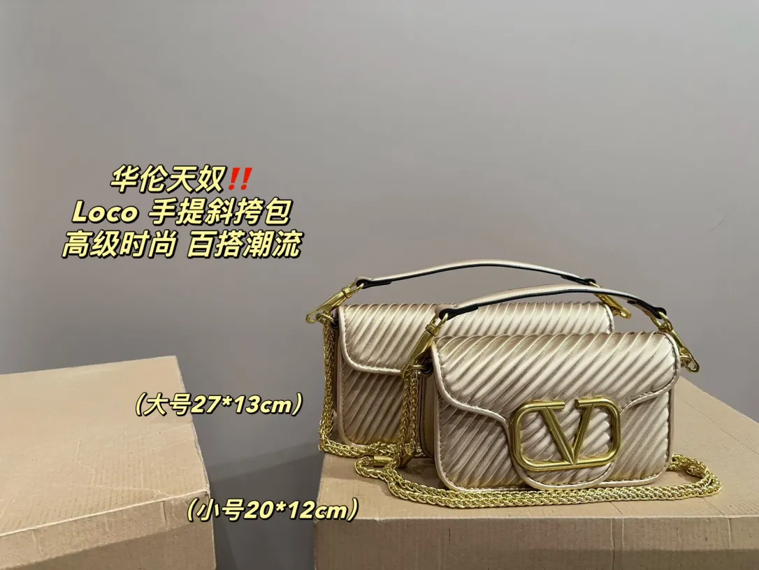 Large P310 with folding box⚠️Size 27.13 Small P290 with folding box⚠️Size 20.12 Valentino Loco hand-held crossbody bag Comfortable and sophisticated coexist, simple and elegant yet discreet, easily create an elegant commuting outfit