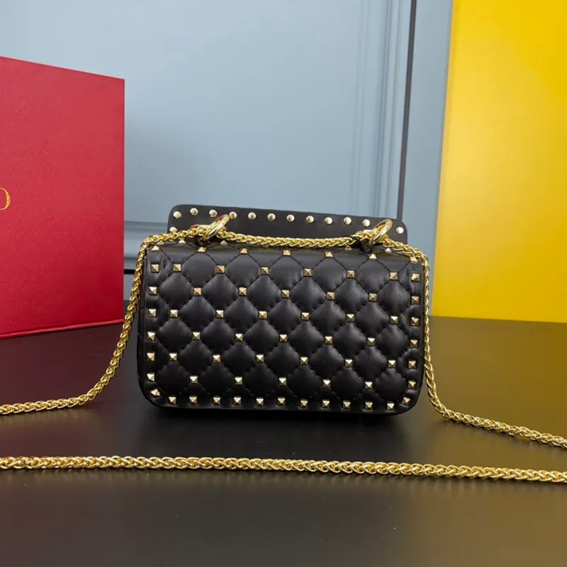 All categories Official website "Brand Women's Bags" Women's Bags 💙 Valentino 2022 Official New Valentino Sheepskin Crossbody Bag Wholesale 58002300 High Quality Size: 20-12-5CM