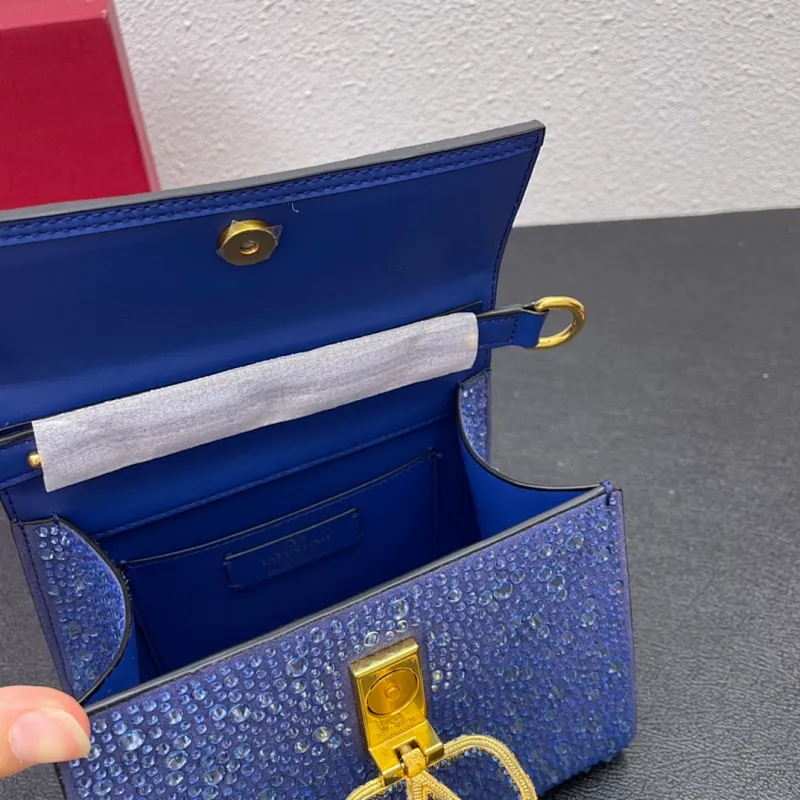 All categories Official website "Brand Women's Bags" Women's Bags 💙 Valentino replica VALENTINO, fine imitation VALENTINO bags, VALENTINO shoulder bags, 2023 official latest version VALENTINO handbags, bag factory, original material, size: 19-13-9CM