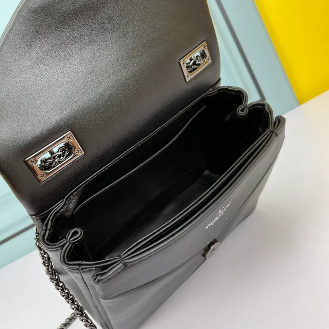 All categories Official website "Brand Women's Bags" Women's Bags 💙 Valentino 2022 Official New Valentino Cowhide Crossbody Bag Wholesale 58002300 High Quality Size: 20-15-10CM