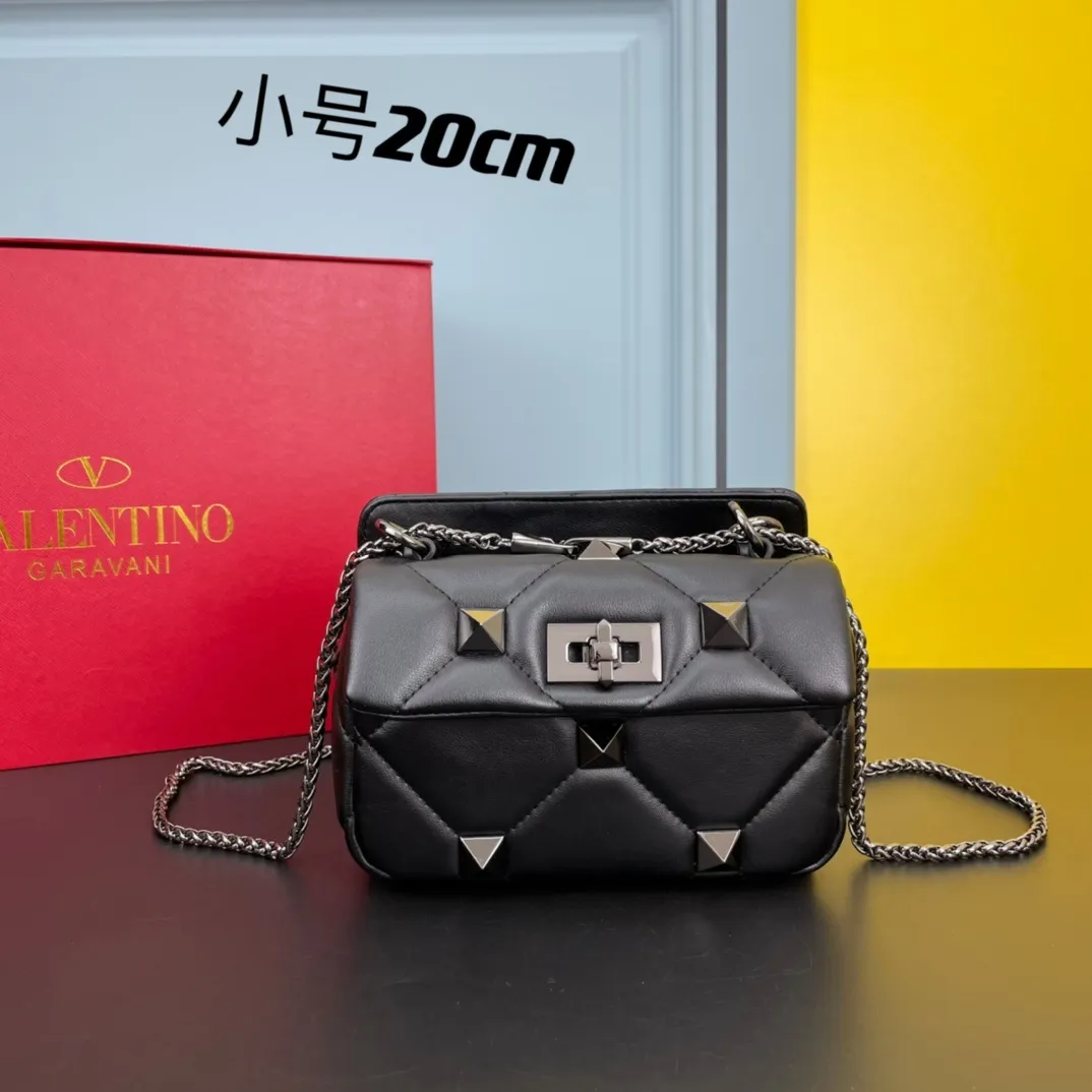 All categories Official website "Brand Women's Bags" Women's Bags 💙 Valentino 2022 Official New Valentino Nappa Sheep Leather Crossbody Bag Wholesale 58002300 High Quality Size: 20-12-7CM