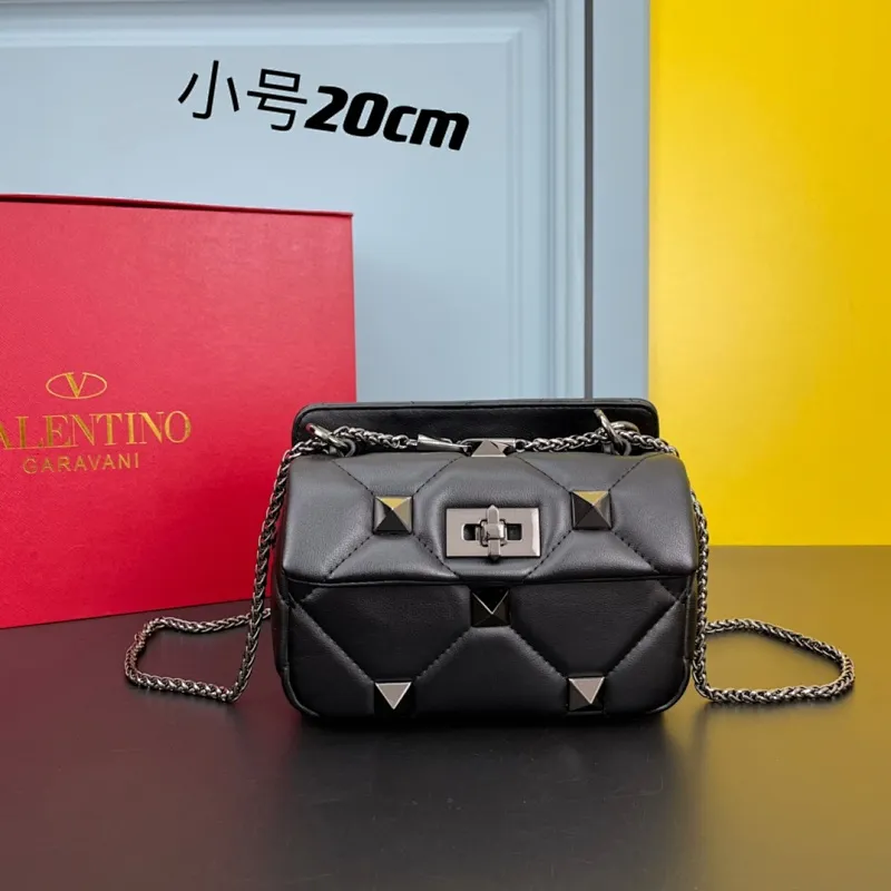 All categories Official website "Brand Women's Bags" Women's Bags 💙 Valentino 2022 Official New Valentino Nappa Sheep Leather Crossbody Bag Wholesale 58002300 High Quality Size: 20-12-7CM