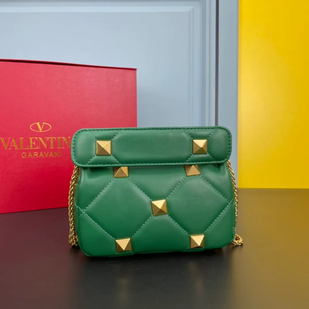 All categories Official website "Brand Women's Bags" Women's Bags 💙 Valentino 2022 Official New Valentino Nappa Sheep Leather Crossbody Bag Wholesale 58002300 High Quality Size: 20-12-7CM