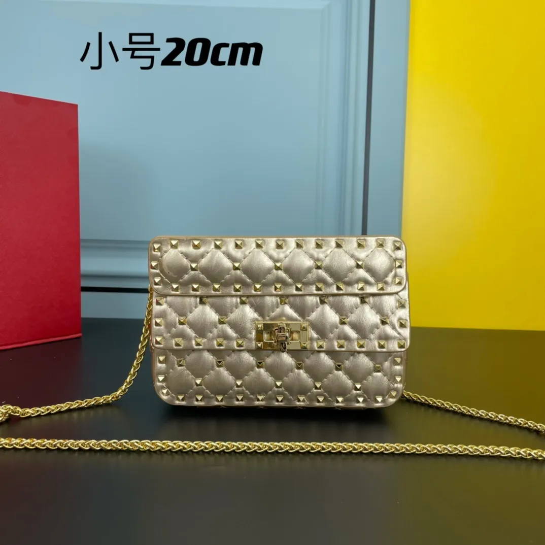 All categories Official website "Brand Women's Bags" Women's Bags 💙 Valentino 2022 Official New Valentino Sheepskin Crossbody Bag Wholesale 58002300 High Quality Size: 20-12-5CM