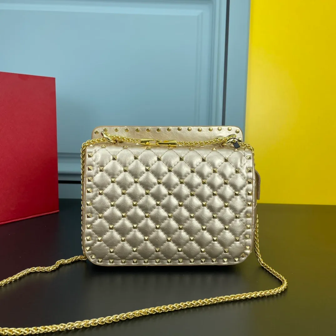 All categories Official website "Brand Women's Bags" Women's Bags 💙 Valentino 2022 Official New Valentino Sheepskin Crossbody Bag Wholesale 58002600 High Quality Size: 24-16-8CM