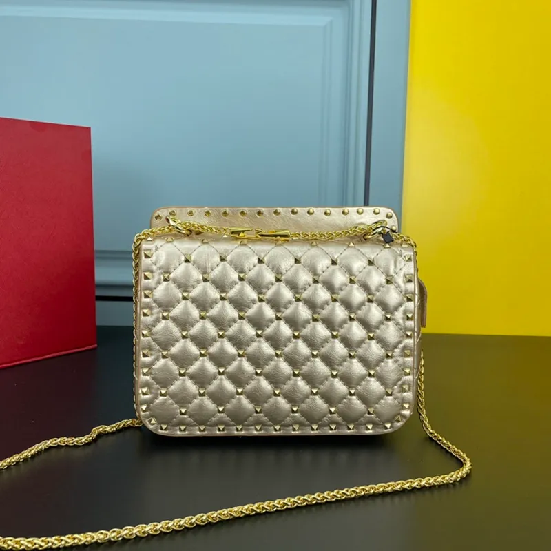 All categories Official website "Brand Women's Bags" Women's Bags 💙 Valentino 2022 Official New Valentino Sheepskin Crossbody Bag Wholesale 58002600 High Quality Size: 24-16-8CM