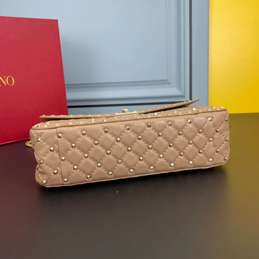 All categories Official website "Brand Women's Bags" Women's Bags 💙 Valentino 2022 Official New Valentino Soft Sheepskin Crossbody Bag Wholesale 58003100 High Quality Size: 30-8.5-20CM