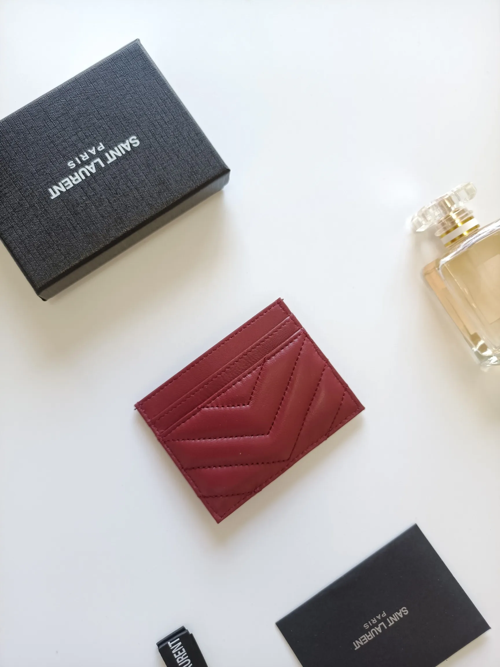 💰90 Saint Laurent new product shipped👉Genuine pickup bag, 🎀Sheep pattern microfiber lining, jacquard embossed stitching sheepskin credit card holder, metal interlocking YSL logo original single-pair hardware, replica details😋Style number: 423291😎Size: 10.5×7.5×0.5cm