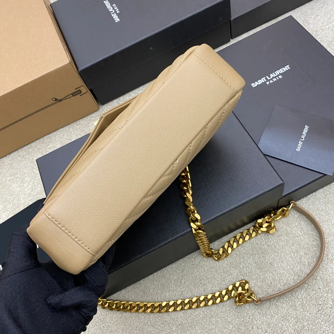 Apricot goat leather/antique gold 🌈1000-year-old messenger bag, a street photography artifact 👍The preferred style of many celebrities and Hollywood goddesses. It looks good no matter how you wear it, and it doesn’t feel out of place. It looks casual and handsome when paired with casual wear. It looks elegant and luxurious when paired with formal wear. It is a bag that can be carried on any occasion! ! This year’s in bag must be you 😎20230750 Model: 392737 [original leather] Size: 24x17x6cm