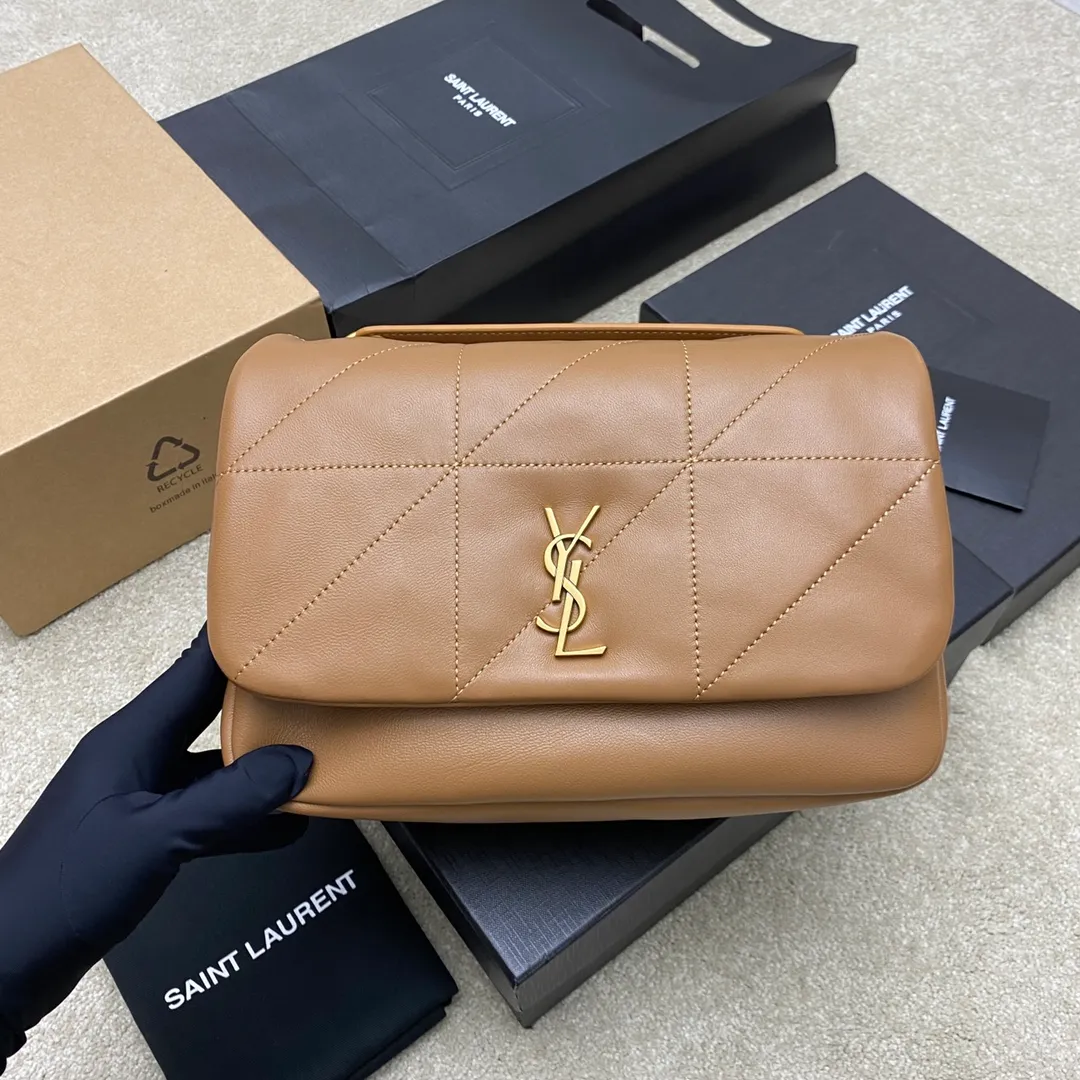 💰1760 caramel sheepskin/gold 🌈JAMIE 4.3 small original sheepskin handbag! Small bag in soft nappa leather with CARRE RIVE GAUCHE webbed topstitching. Lightweight and compact, with an adjustable sliding shoulder strap, it can be worn in a variety of ways. The bag is designed with a classic retro distressed version. It is very beautiful and fashionable, versatile for commuting, unexpectedly light and very practical! It can be carried by hand, carried on the shoulder or cross-body in various ways! An absolute must-have item! 20230880 Model: 763475 [original leather] Size: 26×15×7cm