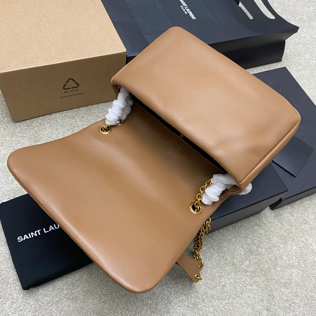 💰1760 caramel sheepskin/gold 🌈JAMIE 4.3 small original sheepskin handbag! Small bag in soft nappa leather with CARRE RIVE GAUCHE webbed topstitching. Lightweight and compact, with an adjustable sliding shoulder strap, it can be worn in a variety of ways. The bag is designed with a classic retro distressed version. It is very beautiful and fashionable, versatile for commuting, unexpectedly light and very practical! It can be carried by hand, carried on the shoulder or cross-body in various ways! An absolute must-have item! 20230880 Model: 763475 [original leather] Size: 26×15×7cm