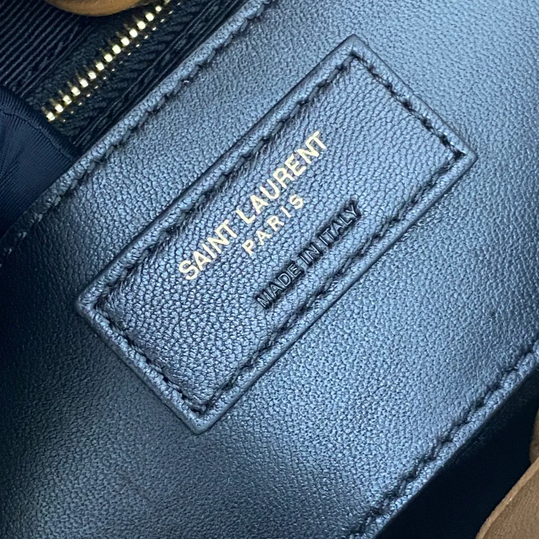 💰1760 caramel sheepskin/gold 🌈JAMIE 4.3 small original sheepskin handbag! Small bag in soft nappa leather with CARRE RIVE GAUCHE webbed topstitching. Lightweight and compact, with an adjustable sliding shoulder strap, it can be worn in a variety of ways. The bag is designed with a classic retro distressed version. It is very beautiful and fashionable, versatile for commuting, unexpectedly light and very practical! It can be carried by hand, carried on the shoulder or cross-body in various ways! An absolute must-have item! 20230880 Model: 763475 [original leather] Size: 26×15×7cm