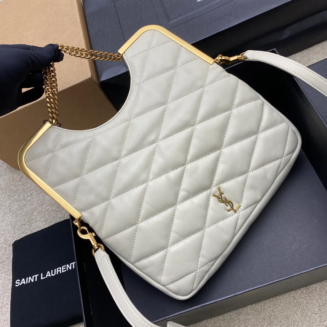💰1900 milk white sheepskin/old gold 🌈2013 new sheepskin metal flap bag, new sheepskin quilted bag full of retro design, two-way zipper F R A M E handbag, with diamond quilting and metal Le CASSANDRE! Features chain top handles, fold-down top and detachable shoulder strap! Sheepskin texture, delicate feel, full of high-end feel! 20230950 Style number: 754001 [original leather] Size: 26x26.5x5