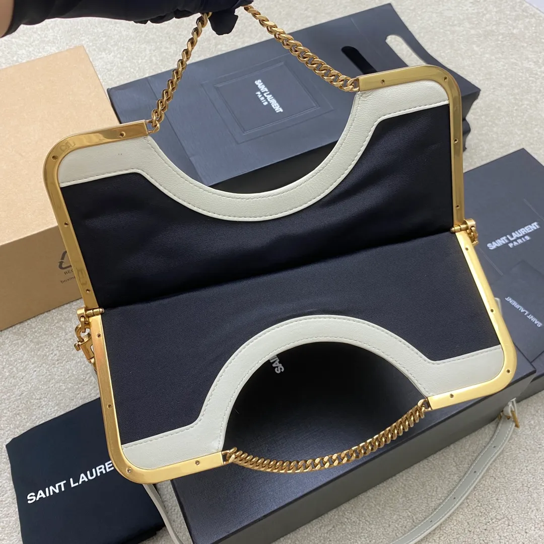 💰1900 milk white sheepskin/old gold 🌈2013 new sheepskin metal flap bag, new sheepskin quilted bag full of retro design, two-way zipper F R A M E handbag, with diamond quilting and metal Le CASSANDRE! Features chain top handles, fold-down top and detachable shoulder strap! Sheepskin texture, delicate feel, full of high-end feel! 20230950 Style number: 754001 [original leather] Size: 26x26.5x5