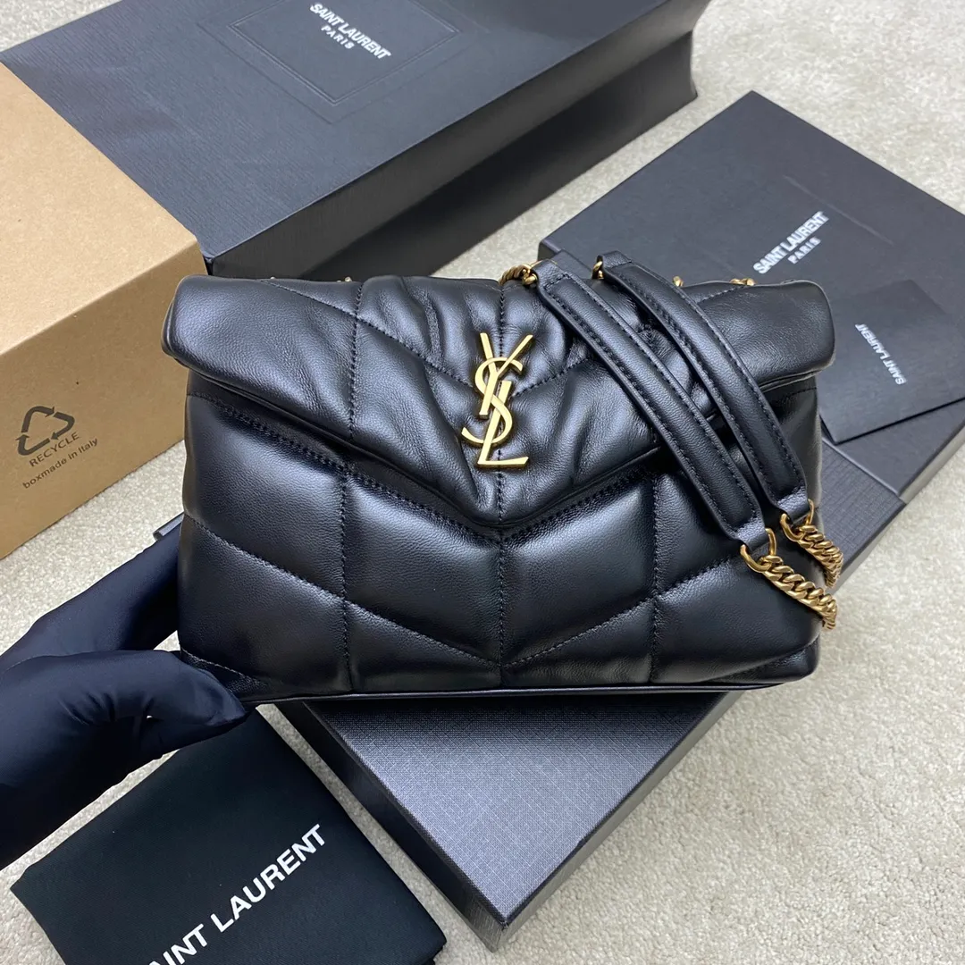 💰1440 black sheepskin/antique gold 🌈𝙇𝙤𝙪𝙇𝙤𝙪 𝙥𝙪𝙛𝙛𝙚𝙧～LOULOU PUFFER new mini double chain quilted lambskin bag, super popular style counter, the latest mini size! Made of original ZP leather, it feels soft and delicate, and it is as cute as a marshmallow when you take it out! The bag has an inner zippered pocket for mobile phones and valuables, and a card slot for cards. Apart from this, there are no extra inner pockets. Although it is small, it has all the essentials and can be used as you like👍20230720 Model: 759337 [original leather] Size: 23x15.5x5.8cm