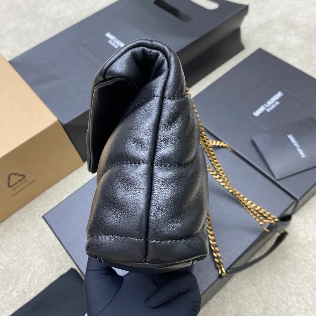 💰1440 black sheepskin/antique gold 🌈𝙇𝙤𝙪𝙇𝙤𝙪 𝙥𝙪𝙛𝙛𝙚𝙧～LOULOU PUFFER new mini double chain quilted lambskin bag, super popular style counter, the latest mini size! Made of original ZP leather, it feels soft and delicate, and it is as cute as a marshmallow when you take it out! The bag has an inner zippered pocket for mobile phones and valuables, and a card slot for cards. Apart from this, there are no extra inner pockets. Although it is small, it has all the essentials and can be used as you like👍20230720 Model: 759337 [original leather] Size: 23x15.5x5.8cm