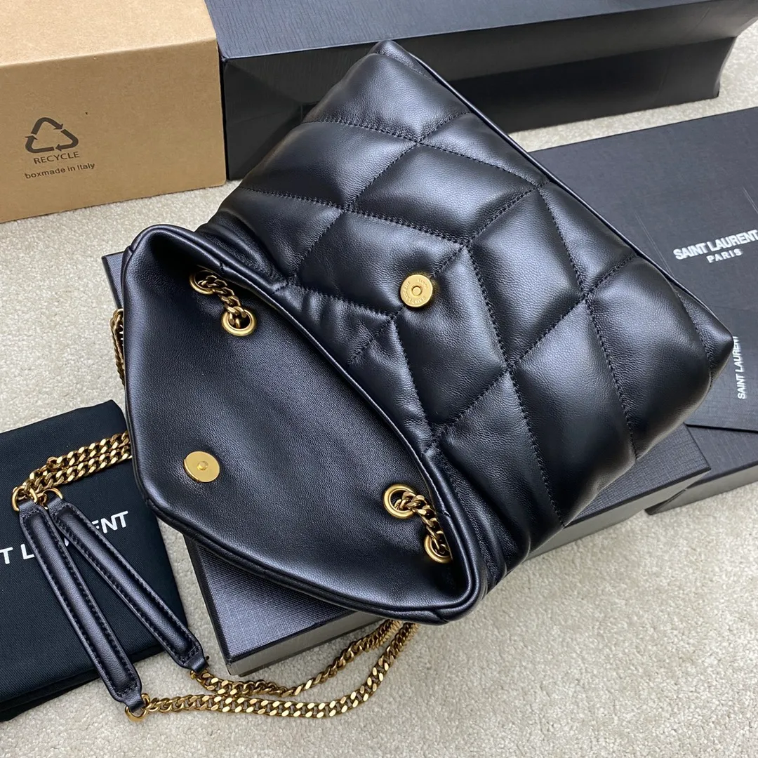 💰1440 black sheepskin/antique gold 🌈𝙇𝙤𝙪𝙇𝙤𝙪 𝙥𝙪𝙛𝙛𝙚𝙧～LOULOU PUFFER new mini double chain quilted lambskin bag, super popular style counter, the latest mini size! Made of original ZP leather, it feels soft and delicate, and it is as cute as a marshmallow when you take it out! The bag has an inner zippered pocket for mobile phones and valuables, and a card slot for cards. Apart from this, there are no extra inner pockets. Although it is small, it has all the essentials and can be used as you like👍20230720 Model: 759337 [original leather] Size: 23x15.5x5.8cm