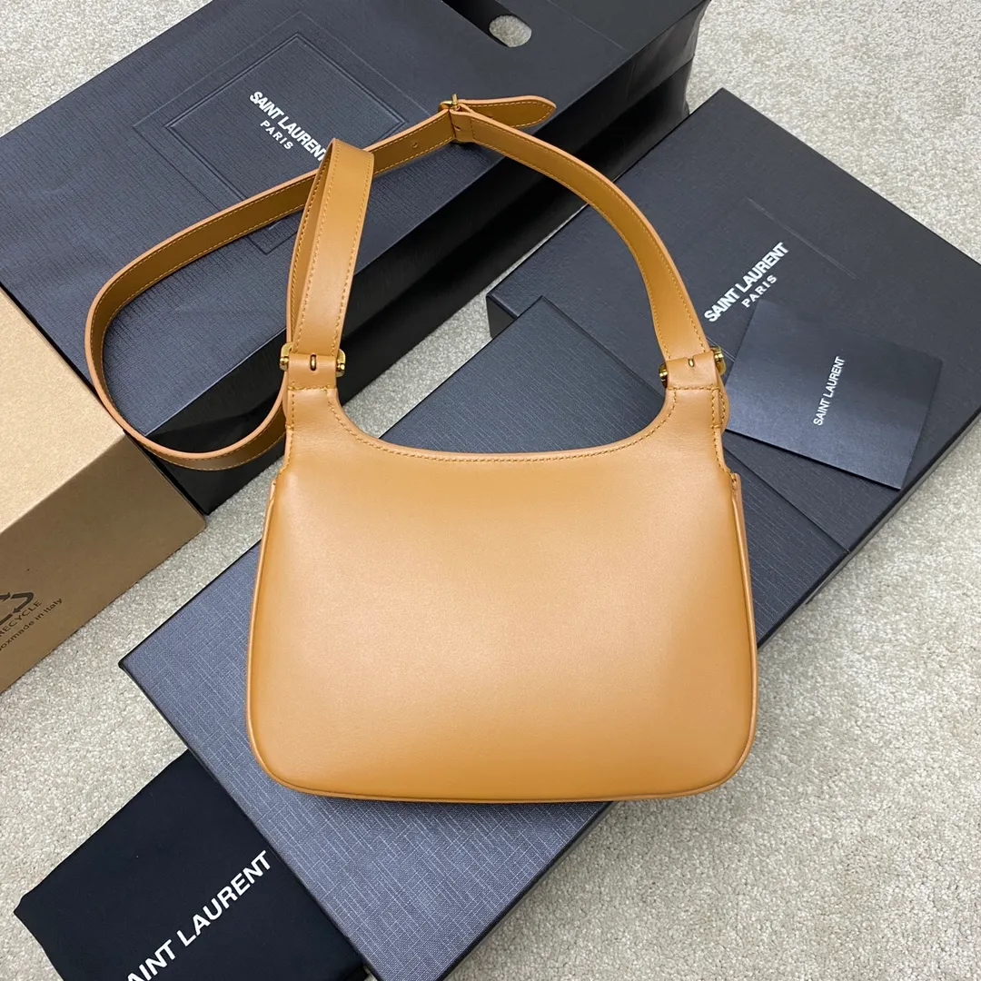 💰1560 brown plain leather/gold 🌈2022 new saddle bag CHARLIE medium smooth leather shoulder bag, CHARLIE medium smooth leather shoulder bag, CHARLIE medium front flap shoulder bag, decorated with metal intertwined YSL letter logo, with side bellows design, adjustable strap with buckle, can be used for shoulder or crossbody 👍20220780 Model: 686742 [original leather] Size: 23x17x4cm