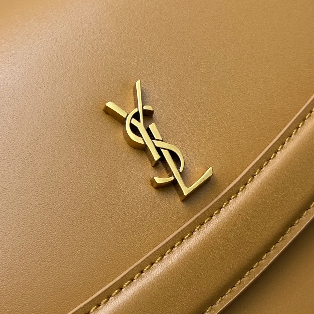 💰1560 brown plain leather/gold 🌈2022 new saddle bag CHARLIE medium smooth leather shoulder bag, CHARLIE medium smooth leather shoulder bag, CHARLIE medium front flap shoulder bag, decorated with metal intertwined YSL letter logo, with side bellows design, adjustable strap with buckle, can be used for shoulder or crossbody 👍20220780 Model: 686742 [original leather] Size: 23x17x4cm